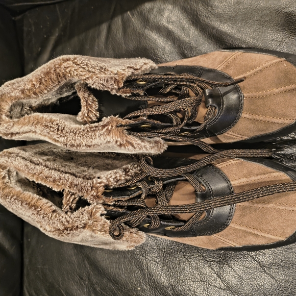 Easy Spirit Brown and Black Ankle Boots - Picture 2 of 6